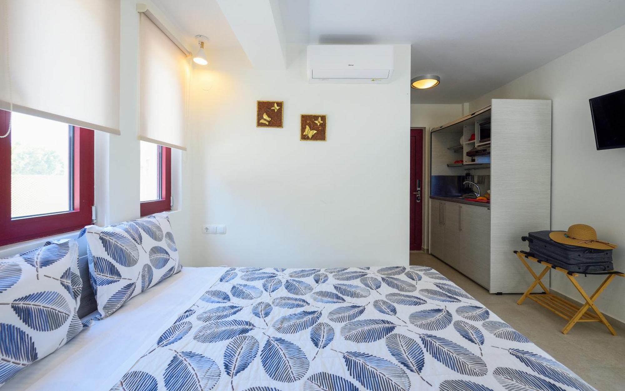 Elpiniki Luxury Rooms Nea Poteidaia Exterior foto