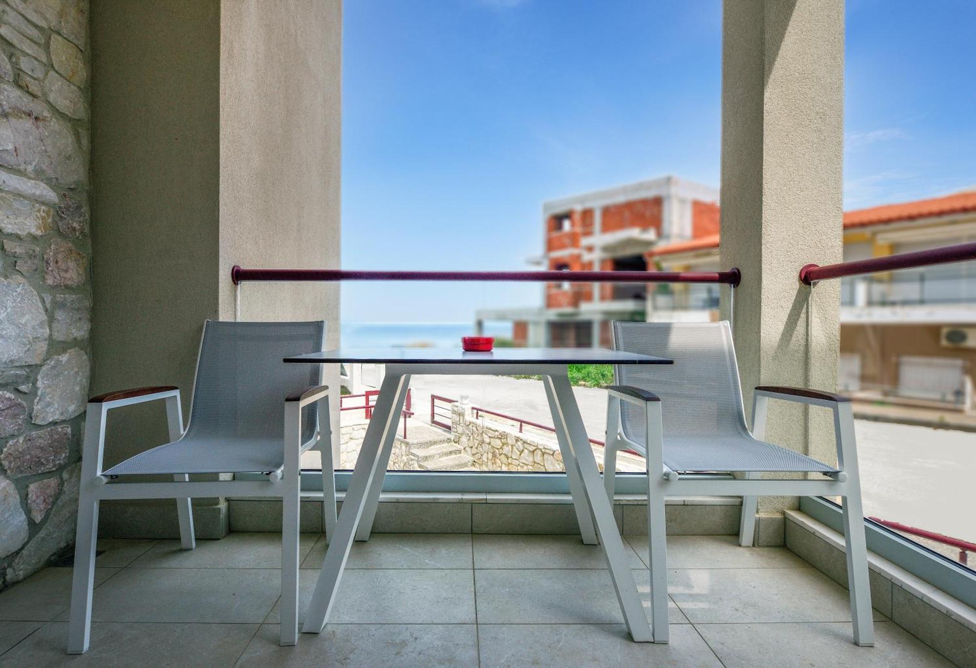 Elpiniki Luxury Rooms Nea Poteidaia Exterior foto