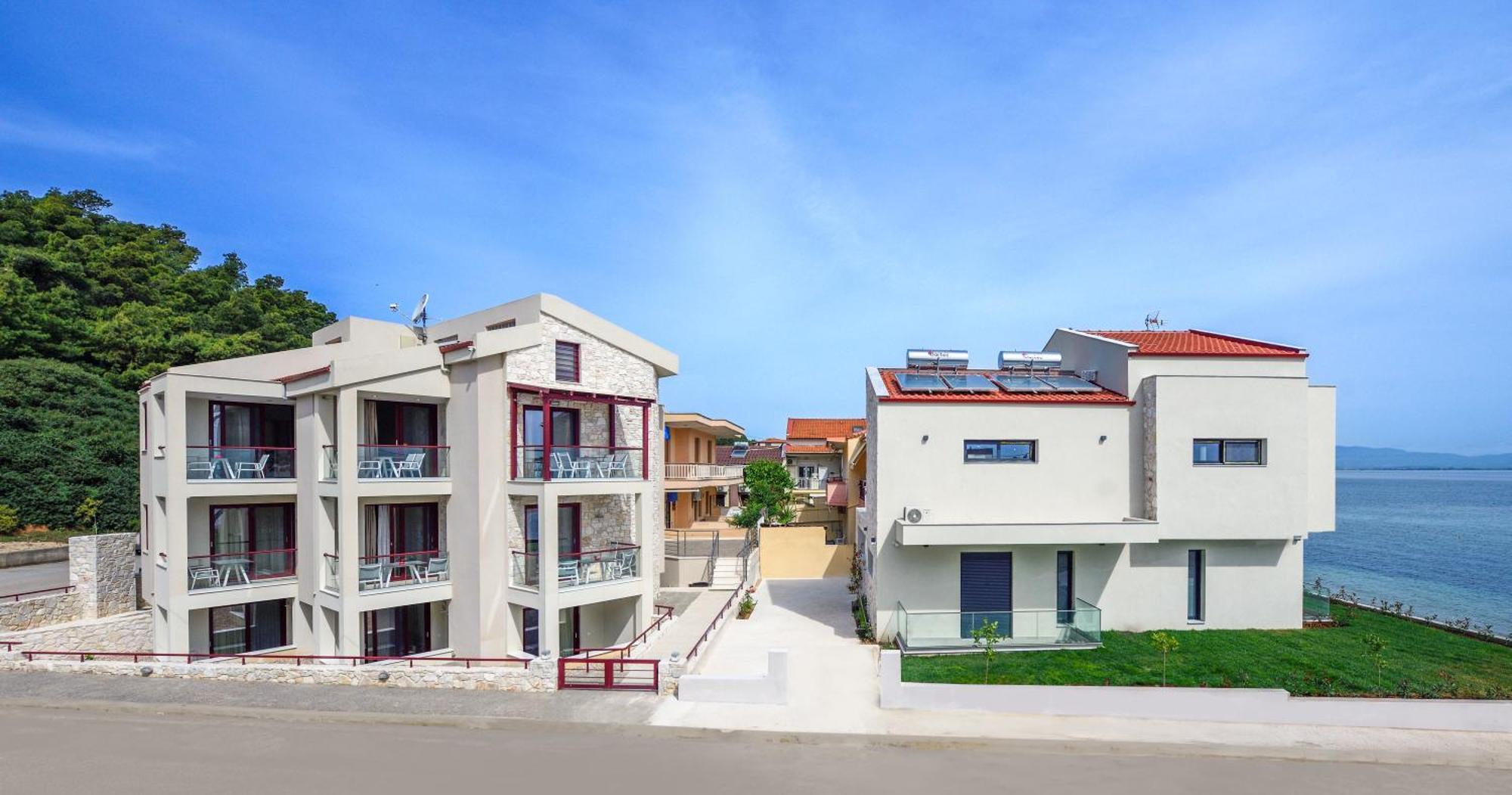 Elpiniki Luxury Rooms Nea Poteidaia Exterior foto